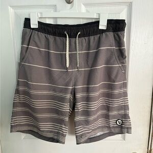 Vuori Men’s Kore Shorts Gray Stripe Size XL